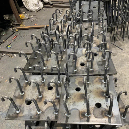 图纸中如何确定朝阳预埋件的位置？