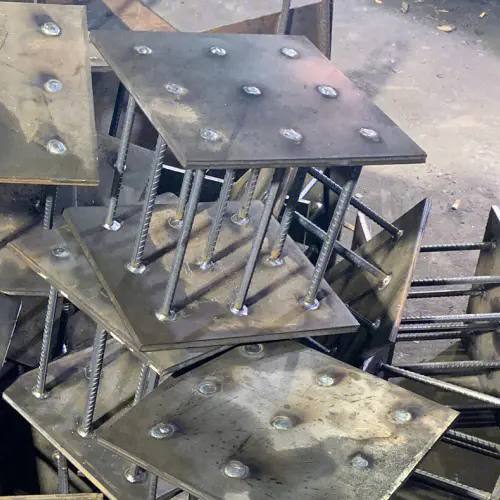 在确定朝阳预埋件位置时，需要考虑以下几点